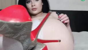 Сексуальная телочка AriaMorgan соблазняет большой попой