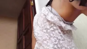 Знойная шмара Lecinda эротично раздевается