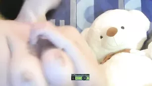 Сисястая шалунья Triksi обсасывает страпон