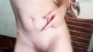 Искусная жрица LILJA011010 демонстрирует бритые дырочки