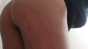 Прелестная чертовка RussianTonik танцует стриптиз