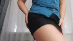 Прелестная чертовка RussianTonik танцует стриптиз