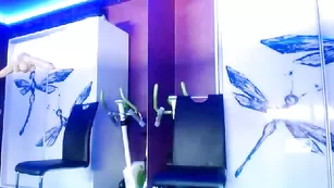 Большегрудая куколка xalexax дрочит пизденку