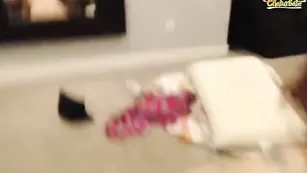 Мужик трахает в рот женщину и кончает