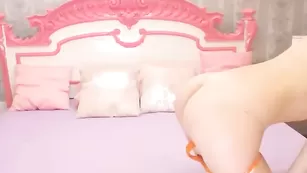 Пассия в чулках aimodoll мастурбирует пизденку