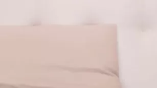 Совершенная курва _AliceWeb_ трахает обе дырки