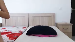 Брюнеточка соснула член и трахнулась в очко