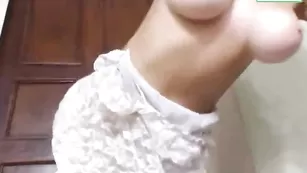 Пышногрудая стерва Lecinda демонстрирует шикарные формы