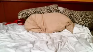 Куколка с татуировкой staceyryder трахает пизду фаллосом