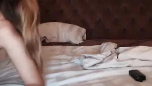 Ослепительная шлюха SexySabotage дрочит секс игрушкой