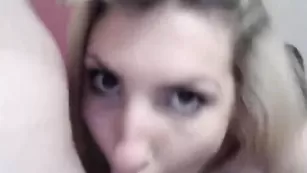 Красотка сосет хуй и ебется в обе щели