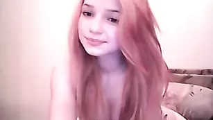 Рыженькая малышка meri3 ласково мнет сиси