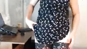 Шикарная путана sweetbaynti танцует стриптиз