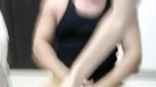 Озабоченная курва DavidAstarta возбуждает упругой попой