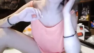 Чарующая курва Pupi_Zefiro общается в бесплатном чате