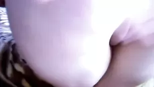 Озорная цыпочка akamali массирует пизденку