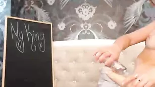 Рыжая стерва Britanny_B трахнула анал фаллосом