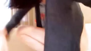 Худенькая телочка ножками дрочит дилдо AhhLarena