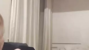 Татуированная SolyDoll танцует стриптиз