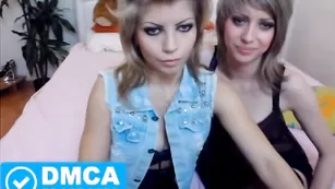 Страстные малышки PaulaANDRose ласкают бритые дырочки