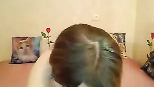 Божественная K0shechka трахает киску пальчиками