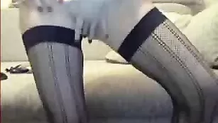 Очаровательная Sofia мастурбирует писечку