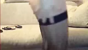 Очаровательная Sofia мастурбирует писечку