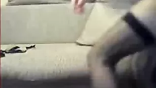 Очаровательная Sofia мастурбирует писечку