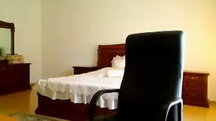 Нимфа chocolate трахает пизду в привате