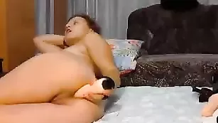 Рыжая самка TuttiFrutti жестко трахает анал