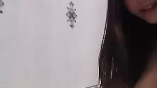 Удивительная vipkiska4u занимается дрочкой со сквиртом