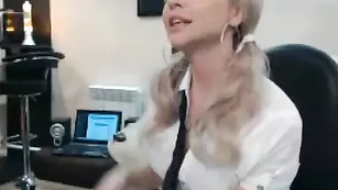 Русская блонда Milo4ka развлекается в привате