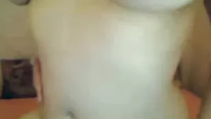 Распутная модель K0shechka сосет фаллос