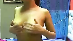 Распутная малышка NeonaSky ласкает пизденку