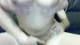 Стройная дамочка красиво трахается