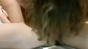 Обнаженная девочка трахается с хахалем