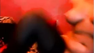 Озорная AirKiss трахает обе дырочки