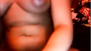 Озорная AirKiss трахает обе дырочки