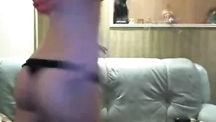 Грудастая проказница раздевается и дрочит пизду