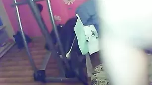 Распутная alicevirgin теребит половые губки