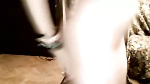 Сексуальная aliceli позирует обнаженная