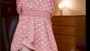 Блаженная SexyHelenaHot раздевается на камеру