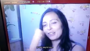 Смазливая VIHENKA84 демонстрирует сочную попку
