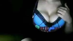 Сочная нимфа marinako показывает огромные сиськи