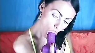 Строптивая annilove смачно долбит попку