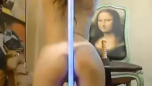 Роскошная нимфа трахает пизду мечом