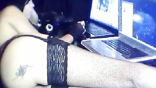 Татуированная Гертруда соблазняет большой жопой