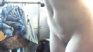 Пышногрудая краля трахает пизду фаллосом