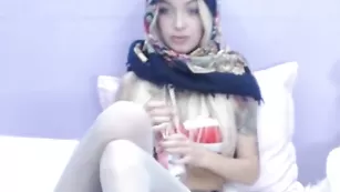 Грудастая DearMyself сексуально раздевается