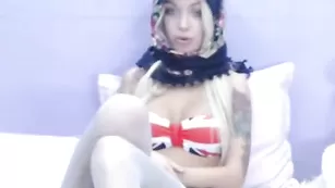 Грудастая DearMyself сексуально раздевается